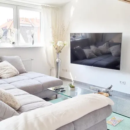 Famous, 100qm, Klima, Loggia, 24h Checkin, Bis 5 Personen Apartment