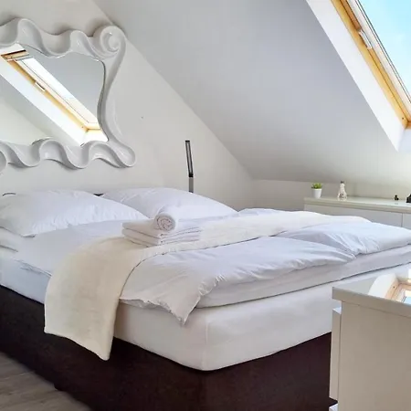 Famous, 100qm, Klima, Loggia, 24h Checkin, Bis 5 Personen *