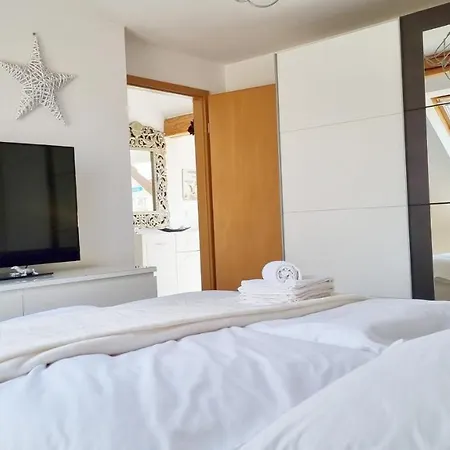 Famous, 100qm, Klima, Loggia, 24h Checkin, Bis 5 Personen *